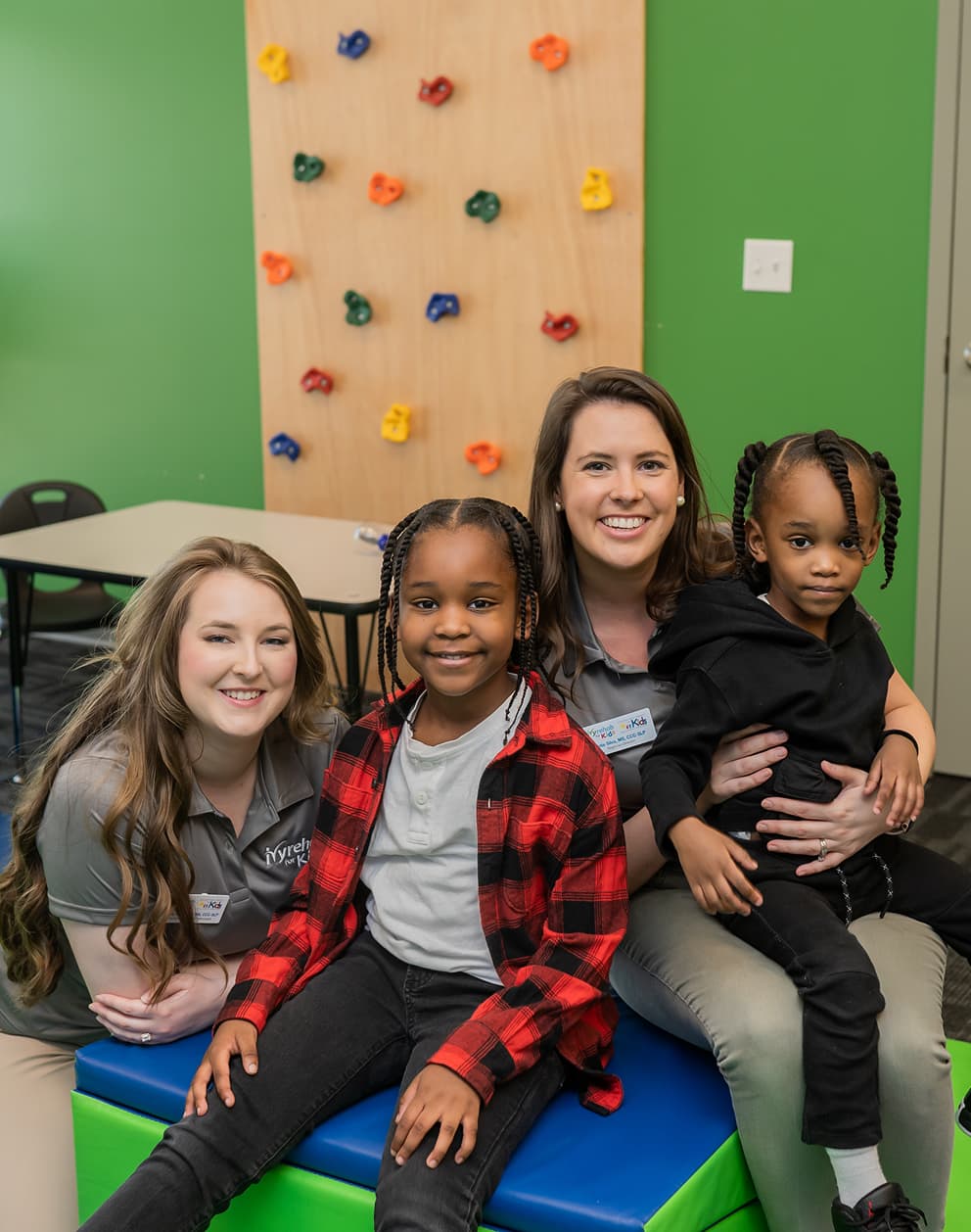 Ivy Rehab teammates volunteering in their community